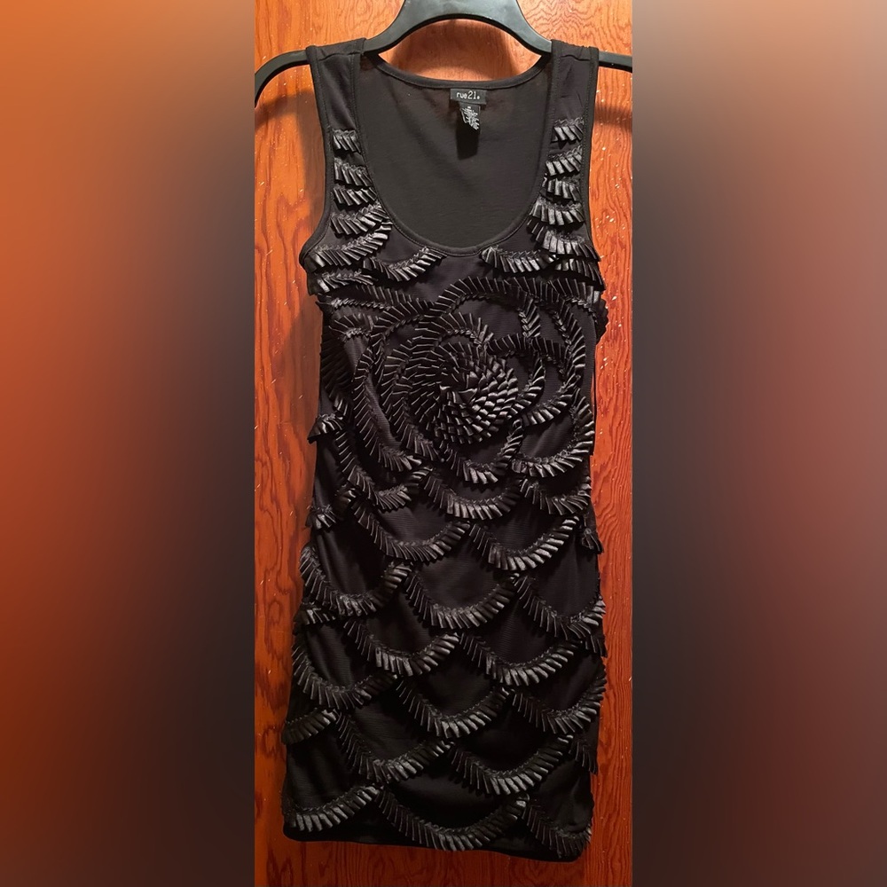rue21 Black Crewneck Top with Tag Detail